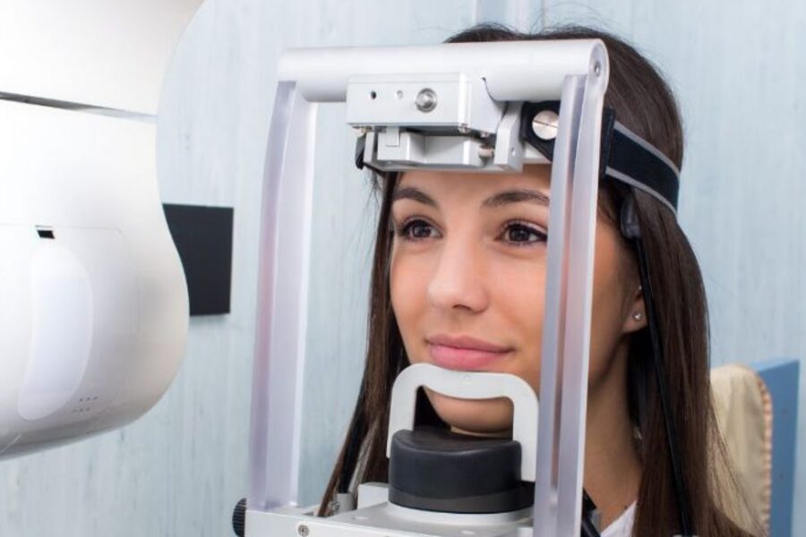 Realização de radiografia panorâmica odontológica